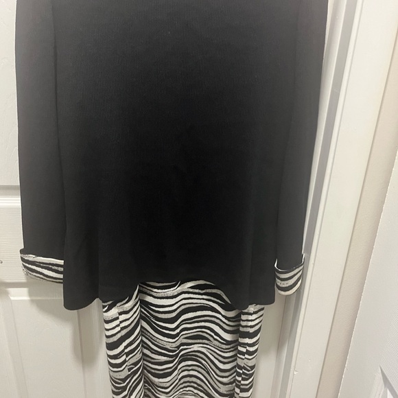 St john knit dress and jacket ( sorry- no off app communication) - Picture 5 of 7